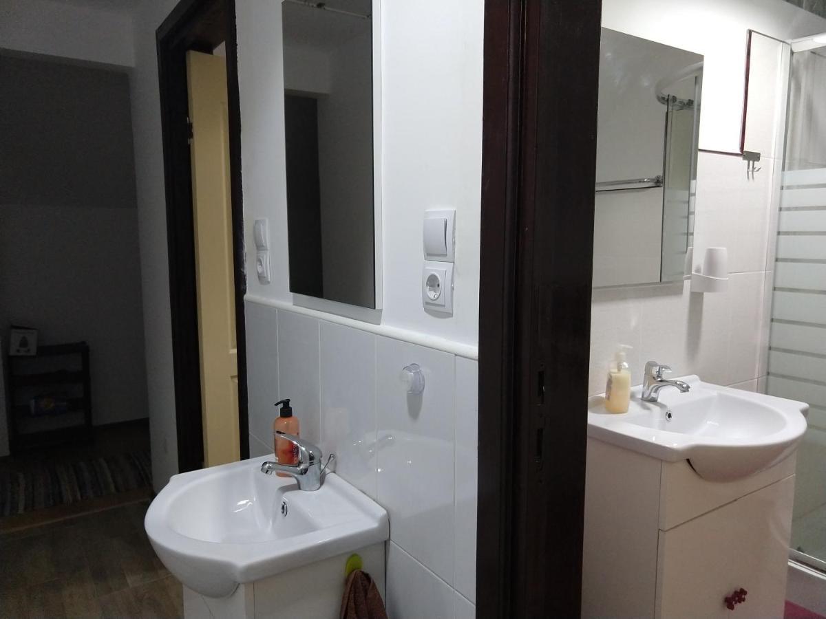 Vendel Guesthouse Lutoasa Екстериор снимка
