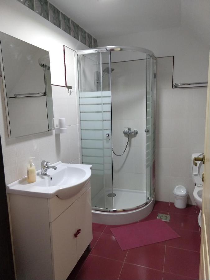 Vendel Guesthouse Lutoasa Екстериор снимка