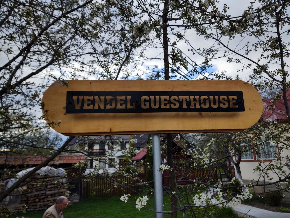 Vendel Guesthouse Lutoasa Екстериор снимка