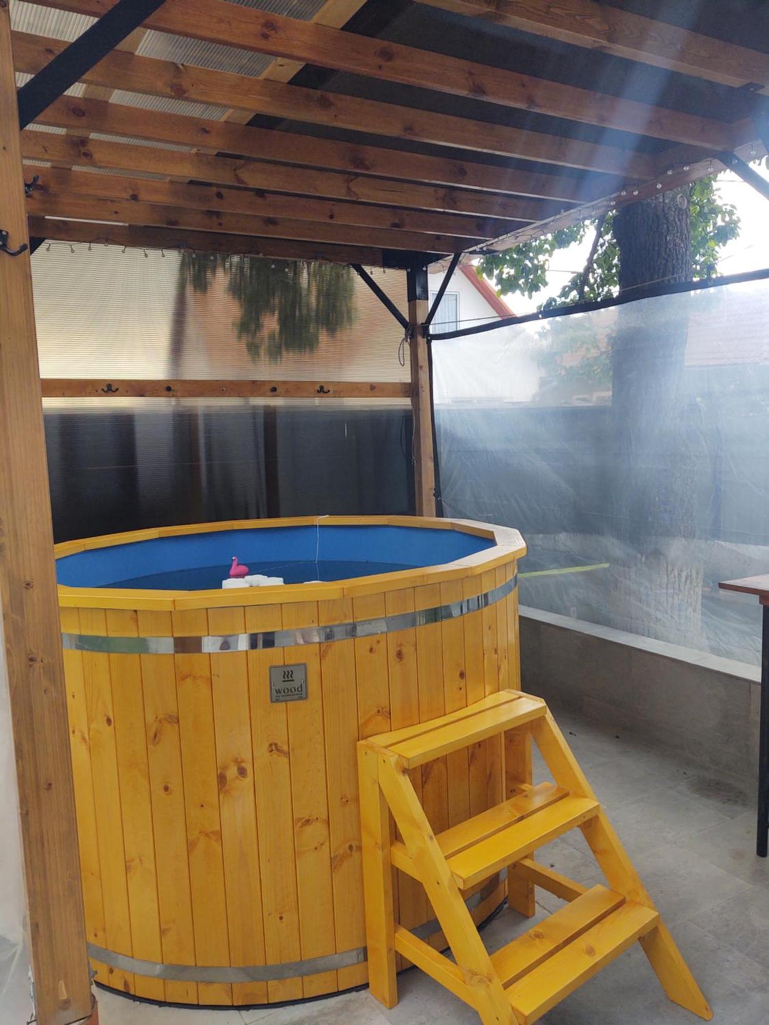 Vendel Guesthouse Lutoasa Екстериор снимка